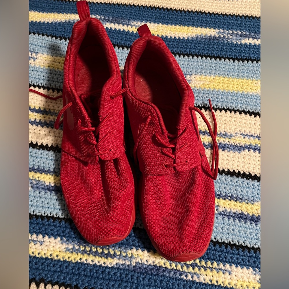 Nike Roshe One Triple Red